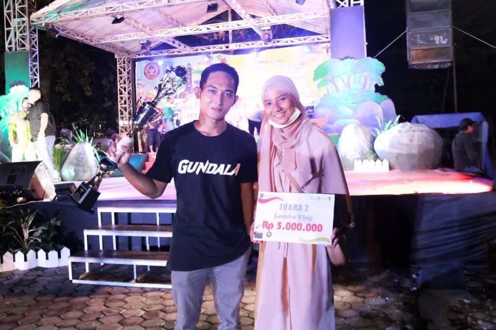 Resmi menikah, ini 10 potret mesra Ikal 'Laskar Pelangi' dan pasangan