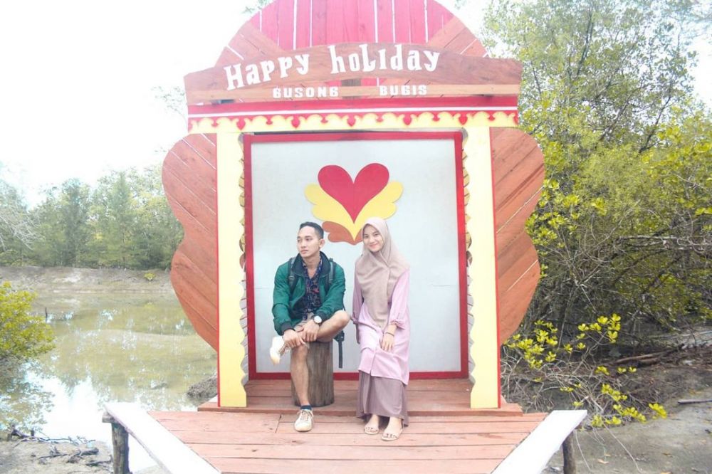 Resmi menikah, ini 10 potret mesra Ikal 'Laskar Pelangi' dan pasangan