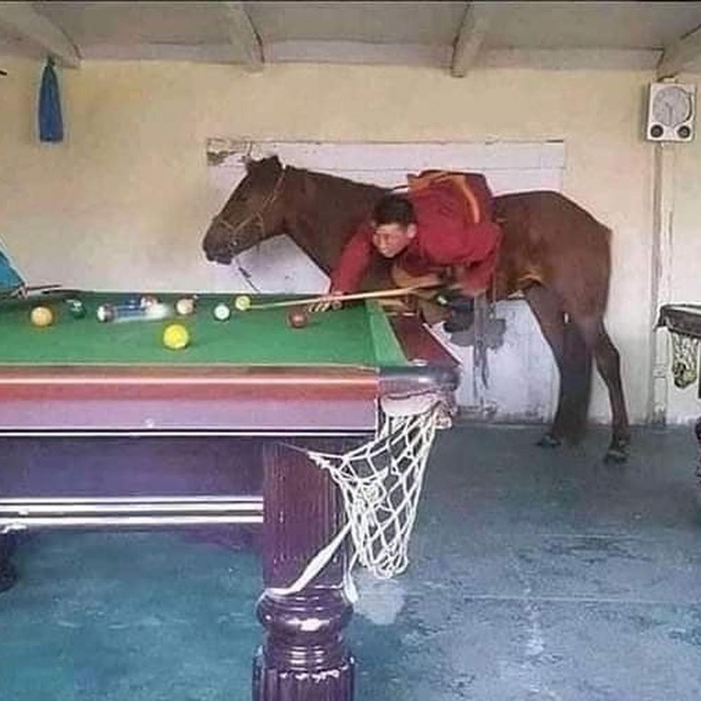 10 Potret orang main biliar ini malah bikin gagal paham