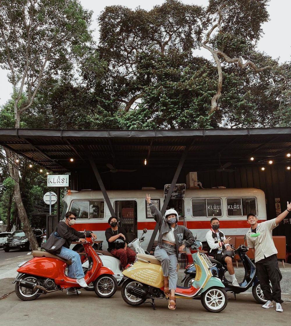 5 Potret Awkarin motoran bareng para mantan kekasih, akrab banget