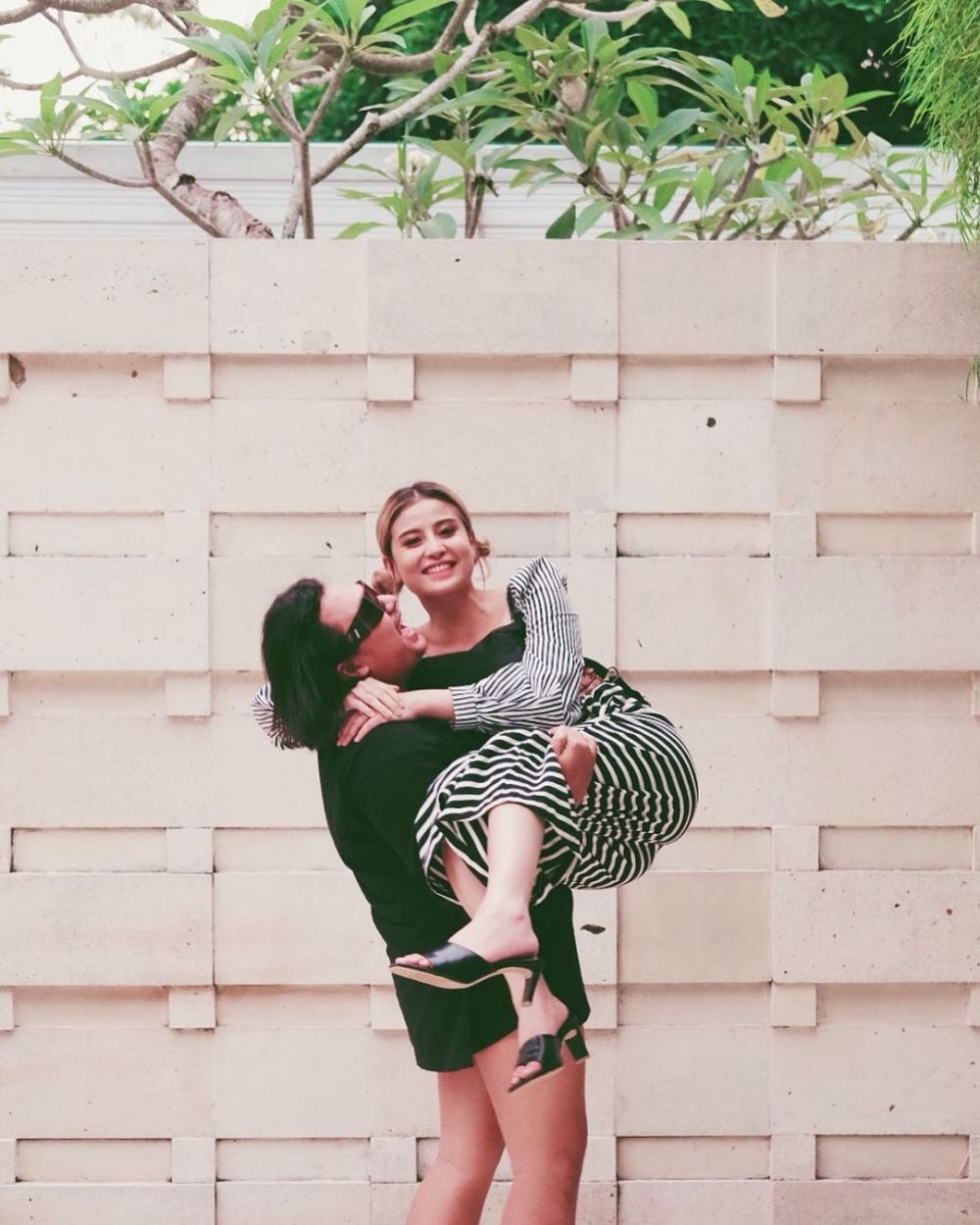 9 Potret persahabatan selebgram Keanu dan Awkarin, bak kakak beradik