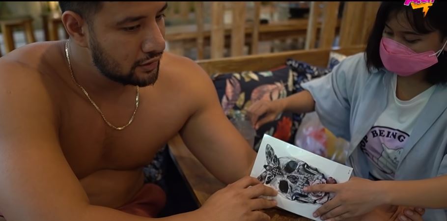 Unggah foto mesra bareng Irish Bella, tato Ammar Zoni bikin salfok