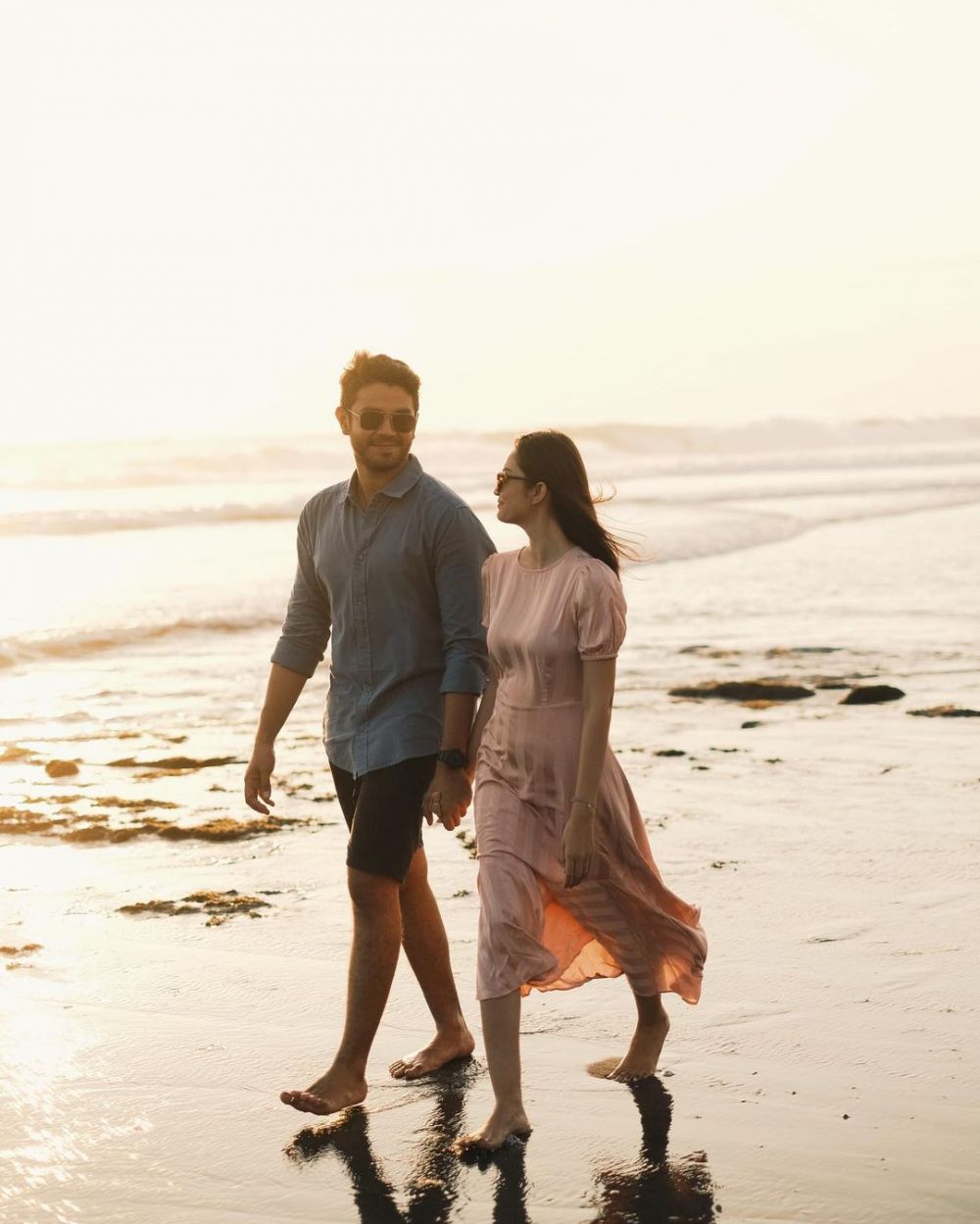 Terlibat cinlok, ini 10 momen romantis Faradilla Yoshi & Bryan McKenzi