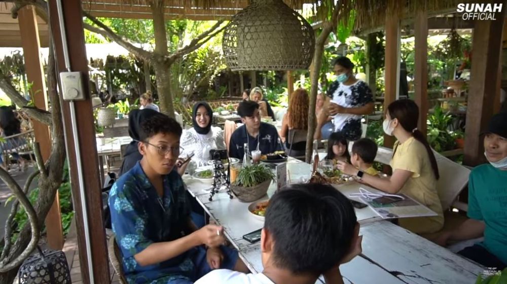 8 Potret seru Nathalie Holscher dan anak-anak Sule liburan di Bali