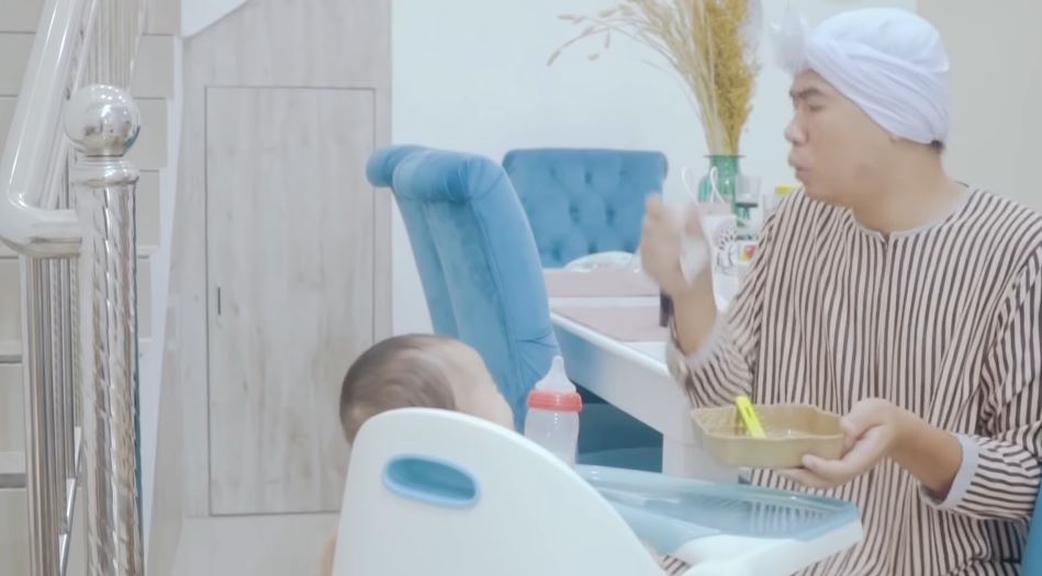 10 Penampakan rumah Arif 'Mak Beti', elegan serba putih