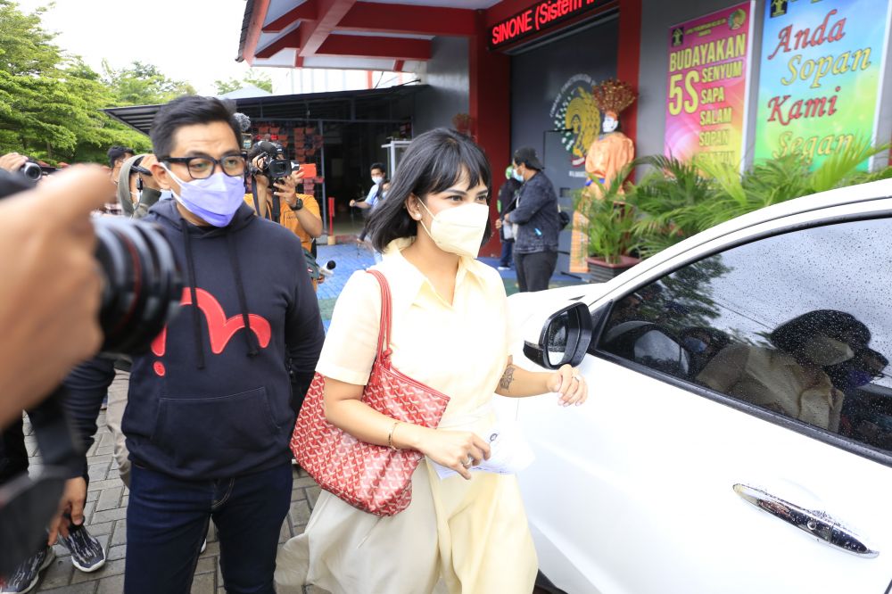 Vanessa Angel resmi bebas, dapat buah tangan dari Angelina Sondakh