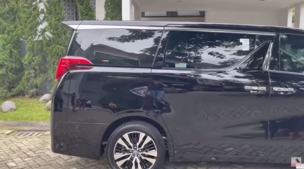 7 Potret kejutan kado pernikahan Felicya Angelista & Hito, mewah abis