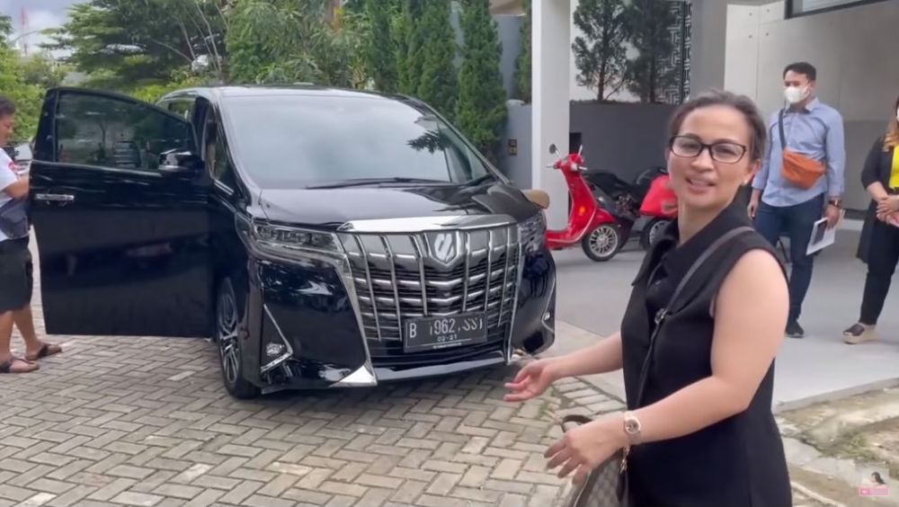 7 Potret kejutan kado pernikahan Felicya Angelista & Hito, mewah abis