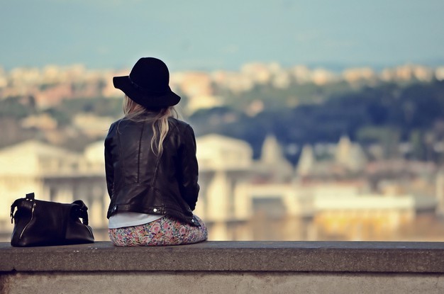 40 Kata-kata bijak tentang si penyendiri, miliki cara bahagia sendiri