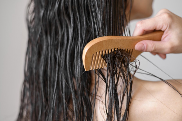 10 Cara sederhana bikin rambut jadi berkilau, mudah dilakukan di rumah