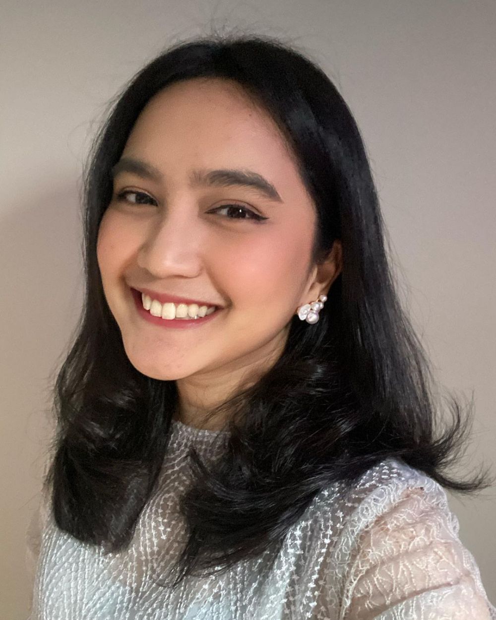 Hobi menulis, 14 seleb cantik Tanah Air sukses terbitkan buku