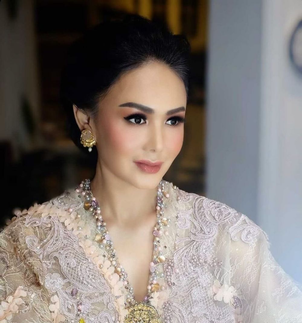 Hobi menulis, 14 seleb cantik Tanah Air sukses terbitkan buku