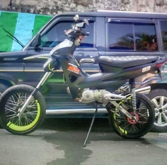 10 Modifikasi motor jadi tinggi ini bikin bingung cara naik