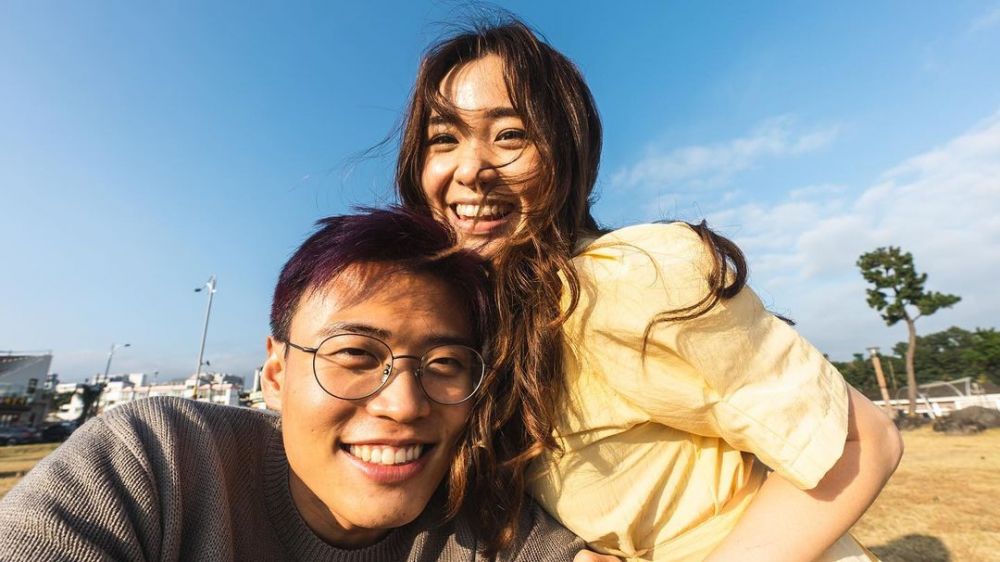 Mulai go public, ini 10 potret manis Jang Hansol dan kekasih