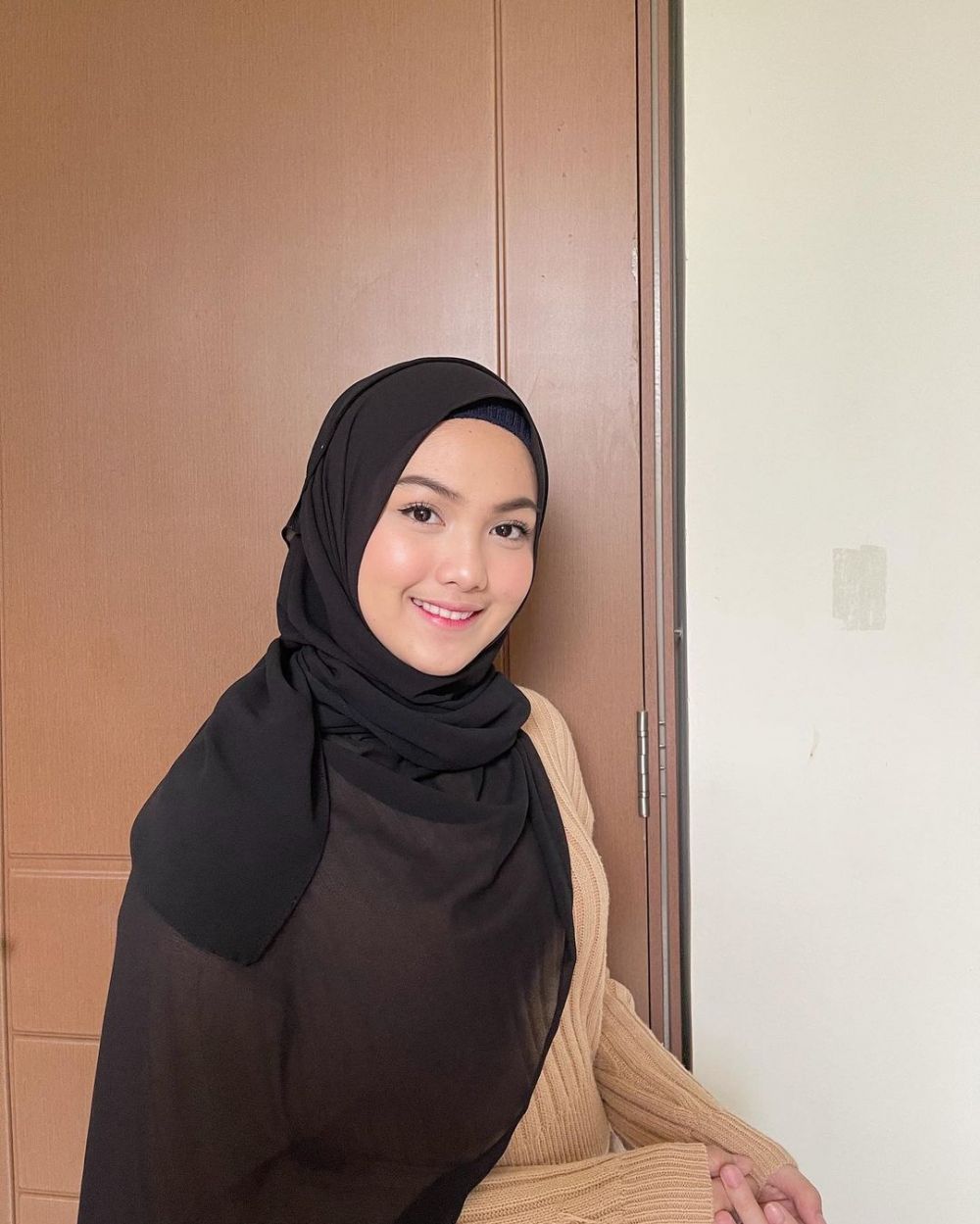 7 Potret Aisyah Aqilah kenakan hijab, pesonanya bikin pangling