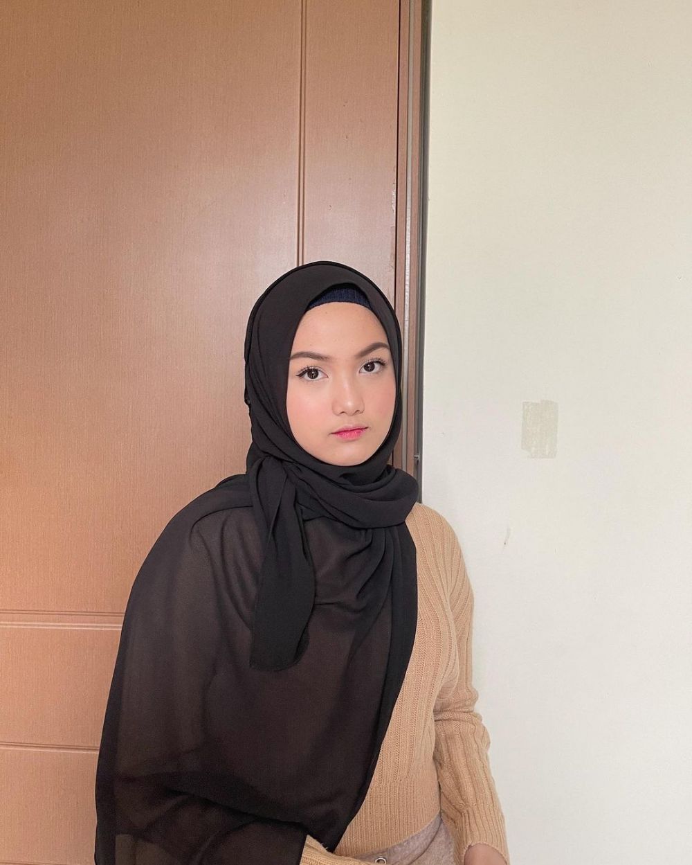 7 Potret Aisyah Aqilah kenakan hijab, pesonanya bikin pangling