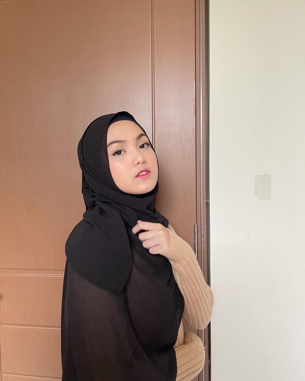 7 Potret Aisyah Aqilah kenakan hijab, pesonanya bikin pangling