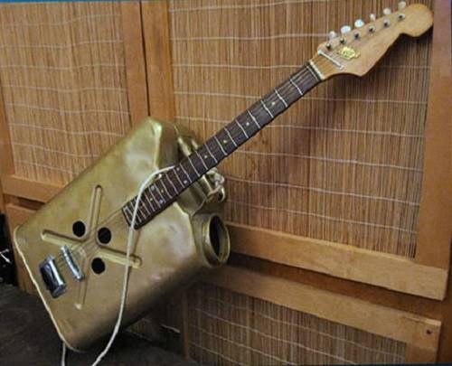 10 Kreasi gitar unik ala warganet ini bikin nyengir kuda