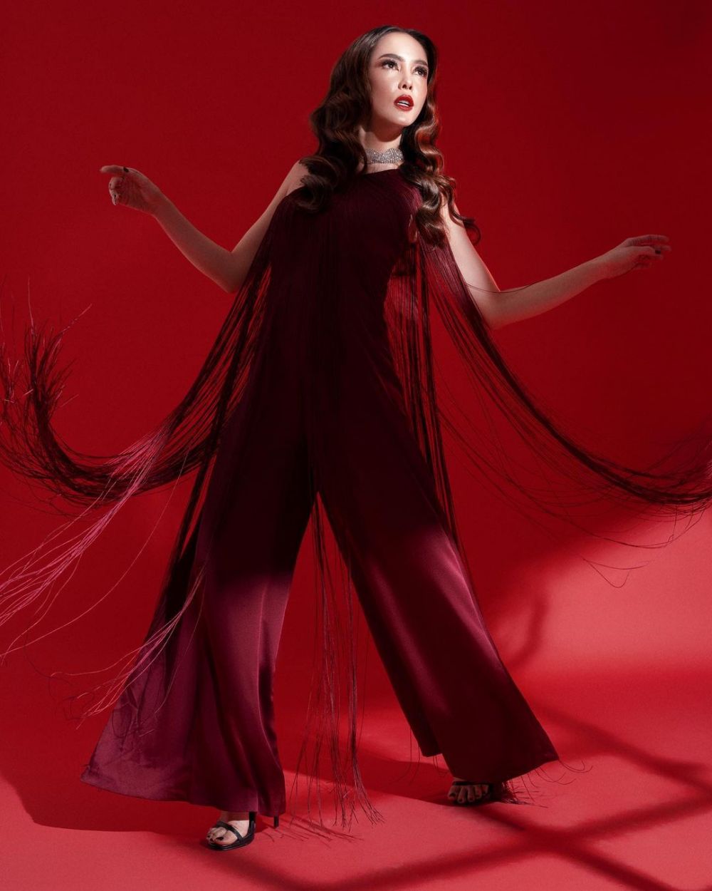 8 Gaya Cathy Sharon dalam pemotretan indoor dengan berbagai tema