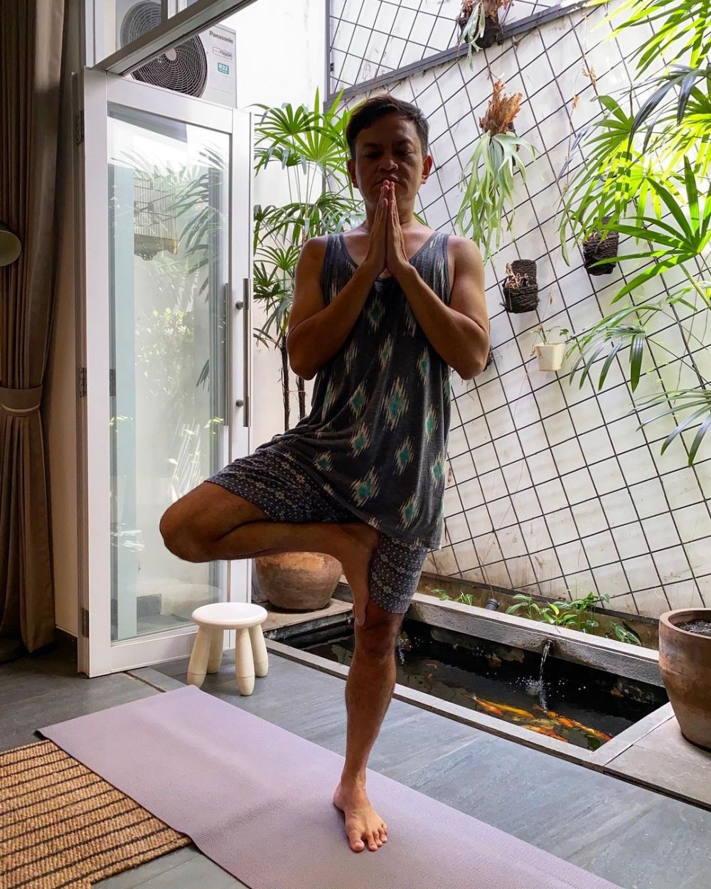 10 Potret rumah Hedi Yunus, desain tangganya curi perhatian