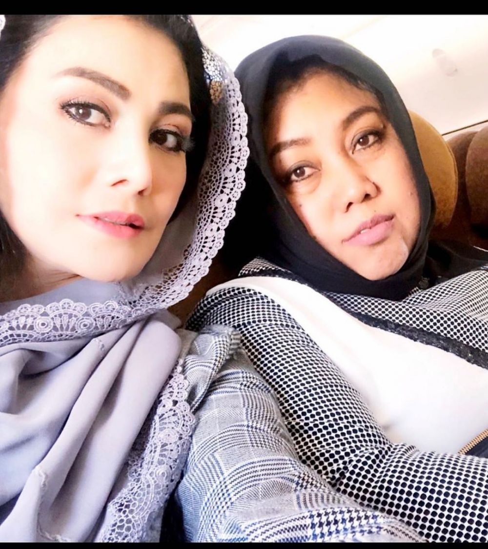 7 Potret kenangan Siti KDI dan almarhum sang kakak Hatibah