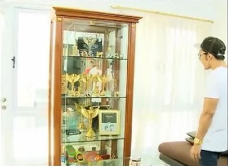 Berprestasi, intip lemari piala milik 6 penyanyi Tanah Air