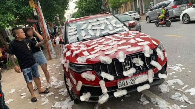 20 Momen apes saat parkir sembarangan ini bikin tepuk jidat