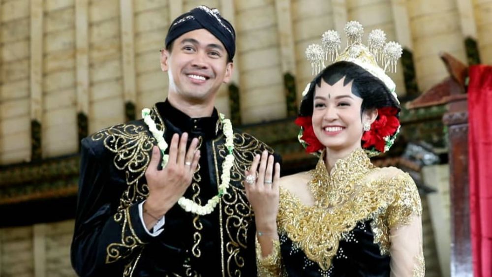 Pakai adat Jawa, intip potret pernikahan 6 pasangan seleb di sinetron