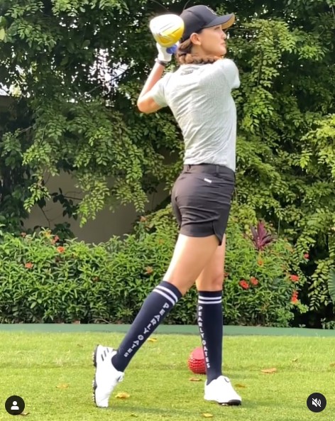 10 Gaya OOTD Luna Maya saat main golf, bak atlet profesional
