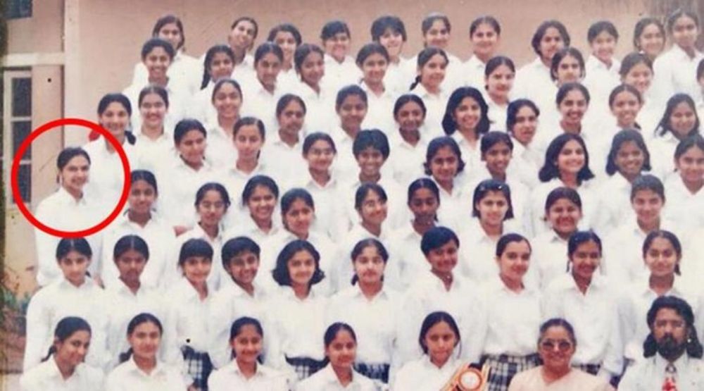 Dikenal supel, ini potret lawas 10 seleb Bollywood dan teman sekolah