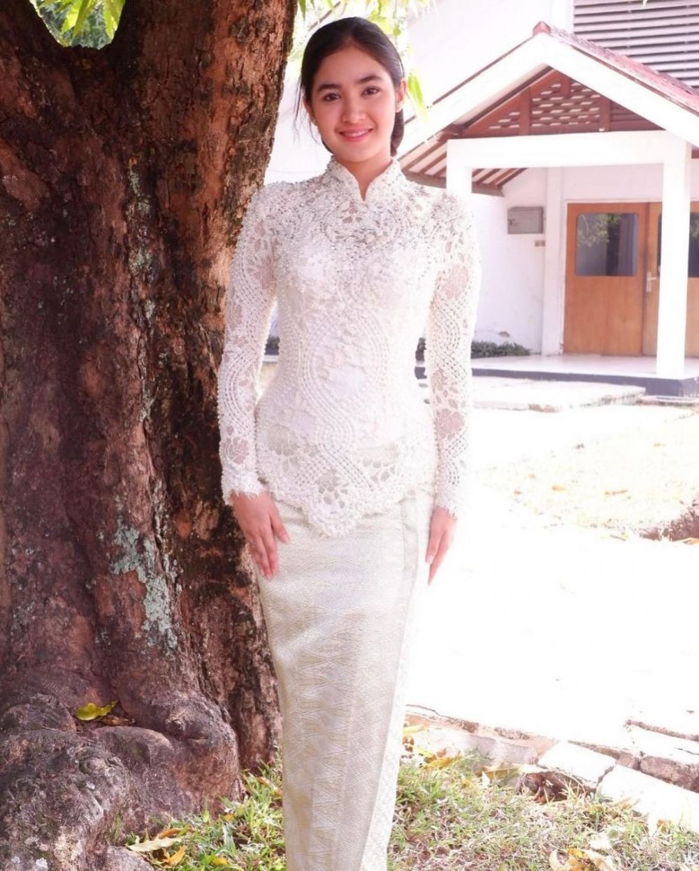 Belum menikah, pesona 10 pesinetron pakai baju pengantin ini terpancar