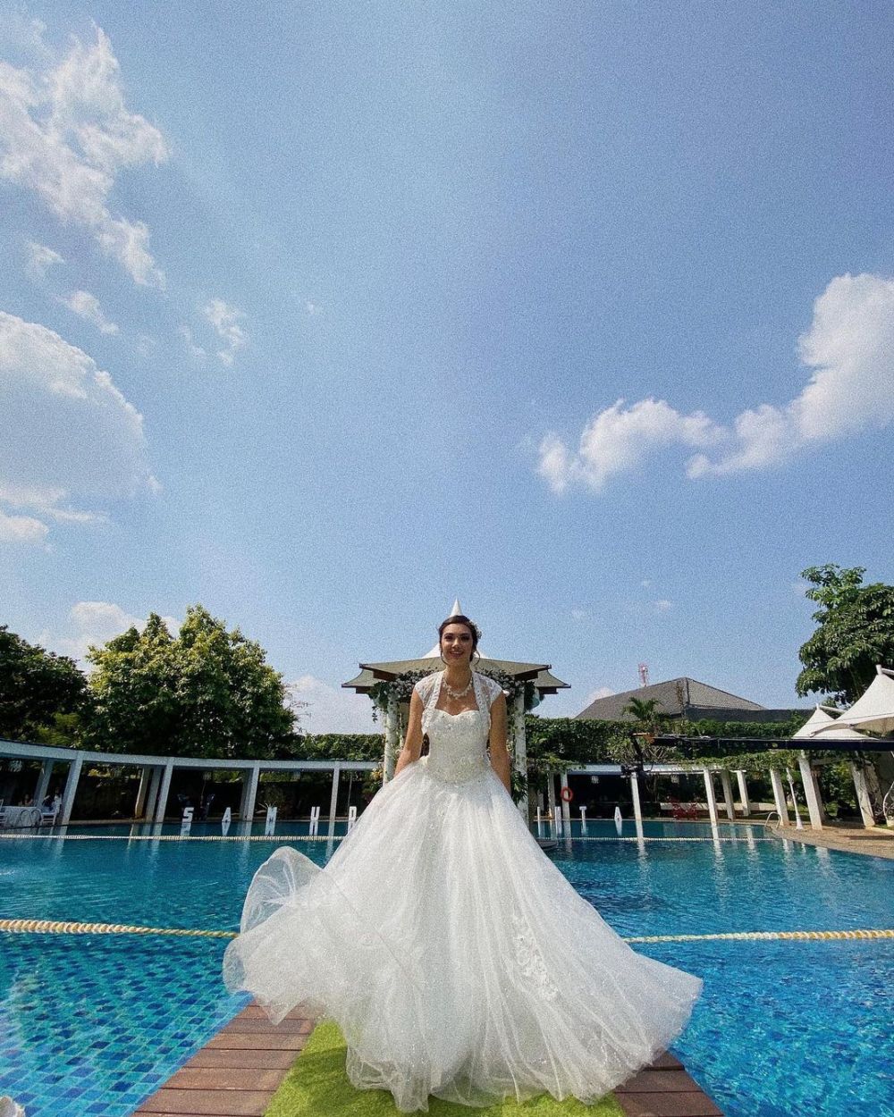 Belum menikah, pesona 10 pesinetron pakai baju pengantin ini terpancar