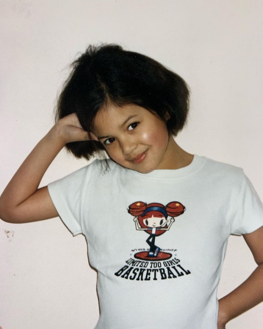 Aurelie Moeremans unggah foto masa kecil, disebut mirip Selena Gomez