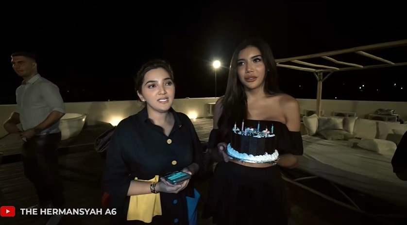 9 Potret kompak Ashanty dan Millendaru, bak pinang dibelah dua