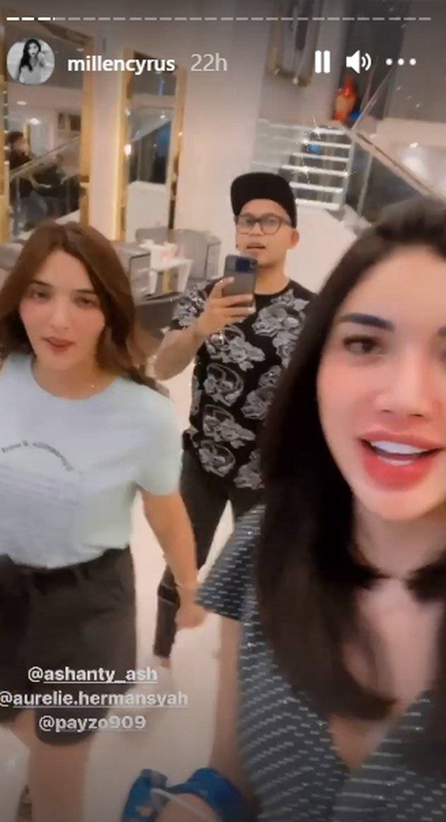 9 Potret kompak Ashanty dan Millendaru, bak pinang dibelah dua