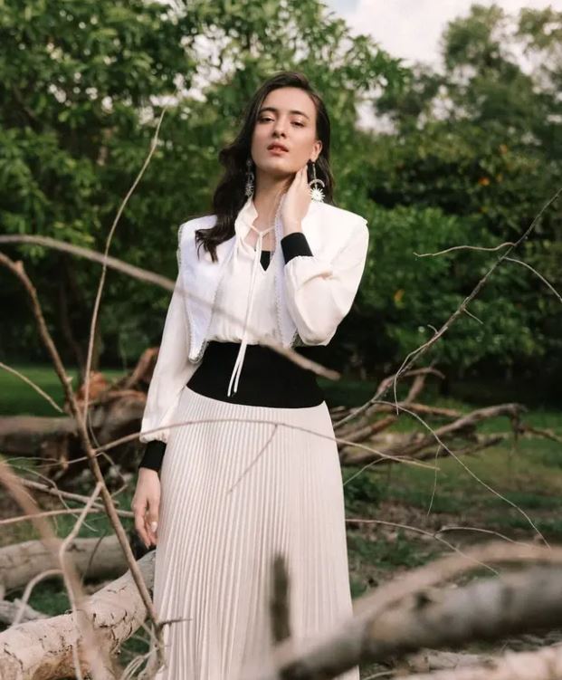 Gaya pemotretan 7 seleb dengan konsep retro, bikin nostalgia