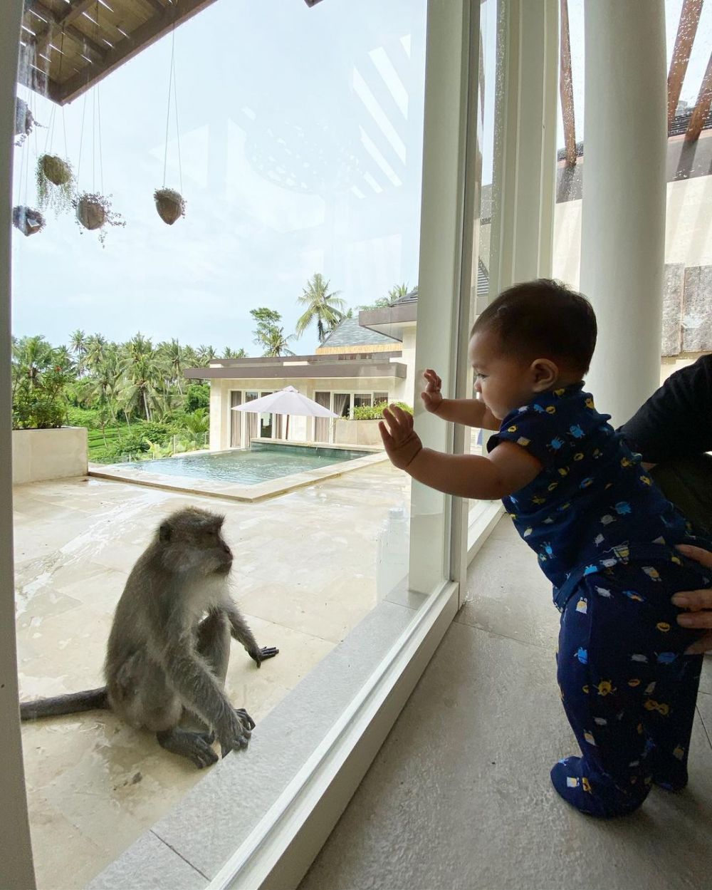 10 Momen seru Arief Muhammad & Tiara Pangestika liburan ke Bali