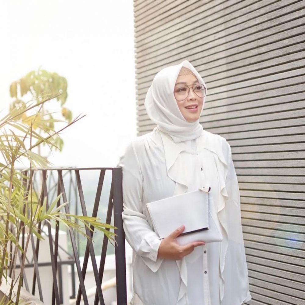 Turun berat badan 27 kg, ini 10 potret transformasi Rina Gunawan