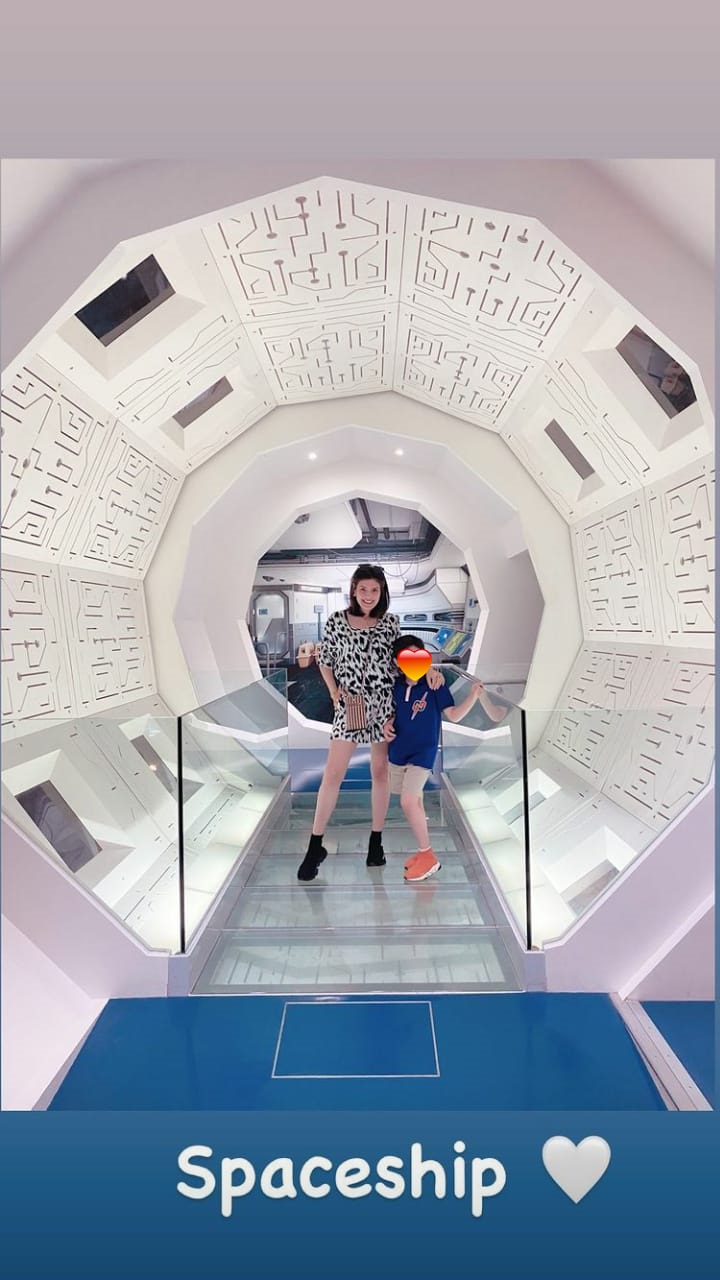 7 Potret terbaru Carissa Puteri dengan rambut pendek, bak ABG