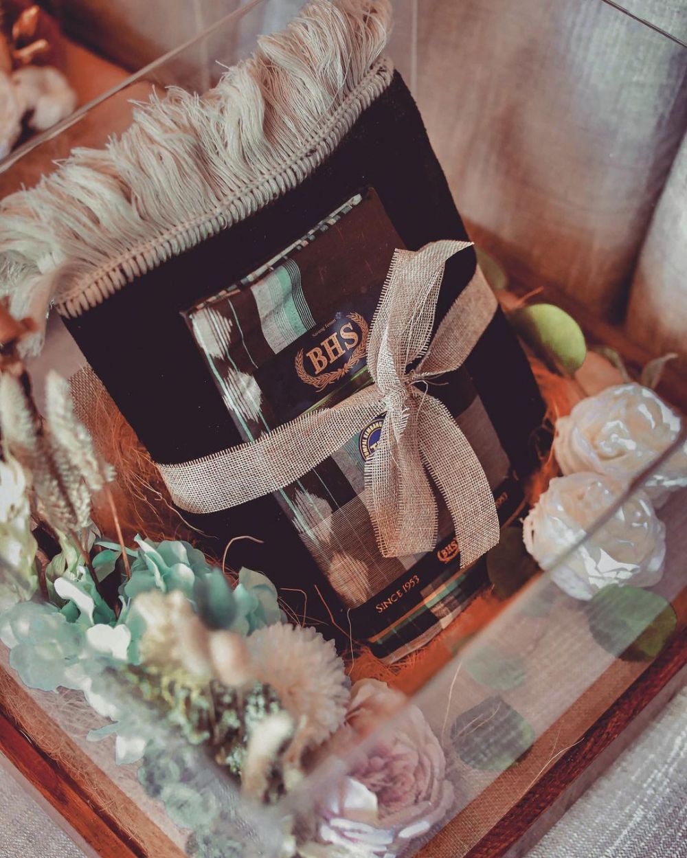 7 Potret hantaran Margin Wieheerm untuk Ali Syakieb saat lamaran