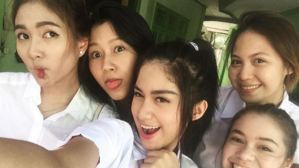 Ultah ke-22, ini 8 potret lawas Ochi Rosdiana yang curi perhatian