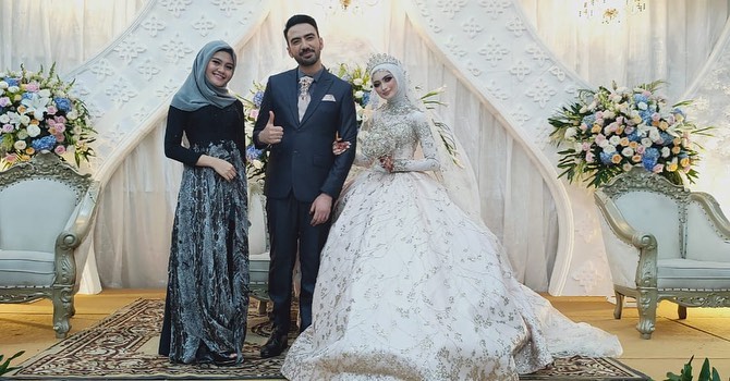 Gaya 8 jebolan D'Academy dan LIDA di pernikahan Reza & Valda, memesona