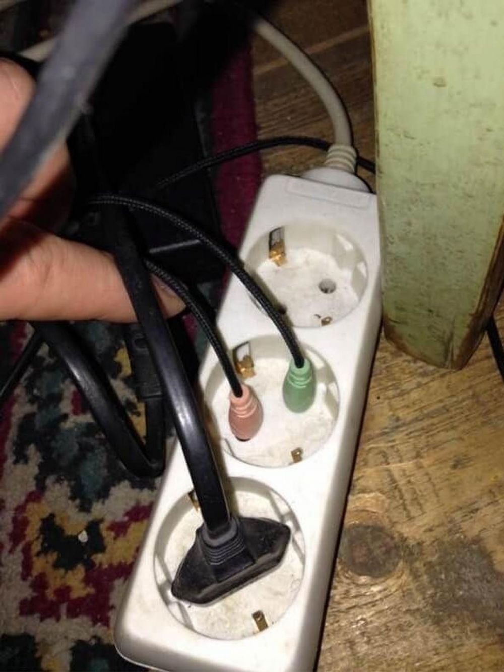 8 Potret nyeleneh orang gaptek ini bikin geleng kepala, kocak