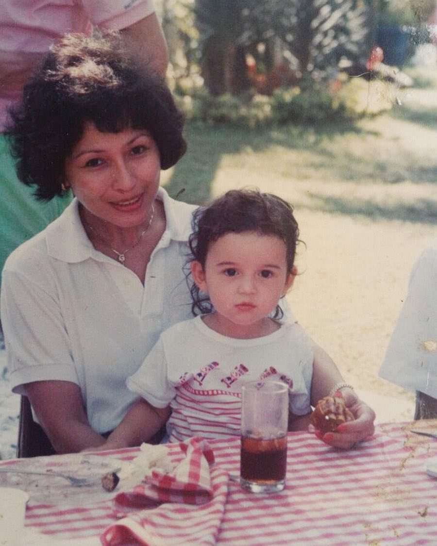 10 Potret transformasi Julie Estelle, wajah bulenya curi perhatian