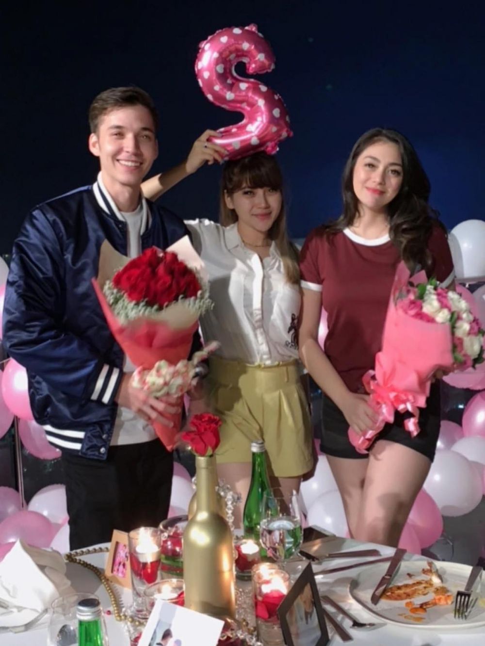 10 Potret kebersamaan Celine Evangelista dan adik, sibling goals