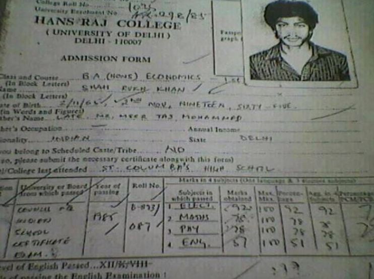12 Potret lawas Shah Rukh Khan saat sekolah, tampil berkumis di SMA