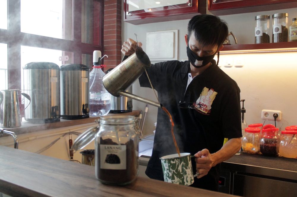 Nih 6 Fakta kedai kuliner khas Sambas berkonsep peranakan di Bintaro