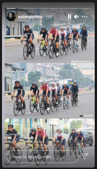 4 Gaya Dian Sastro dan Wulan Guritno gowes bareng, curi perhatian