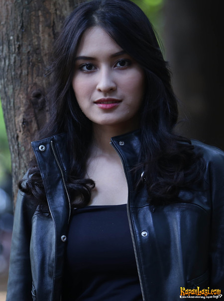 Potret awal karier 5 seleb blasteran India, pesonanya terpancar