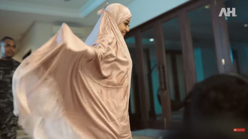 12 Momen syukuran rumah baru Atta Halilintar, penampilan Aurel disorot